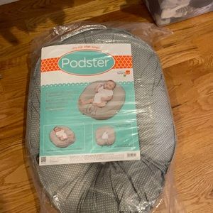 Podster infant lounger